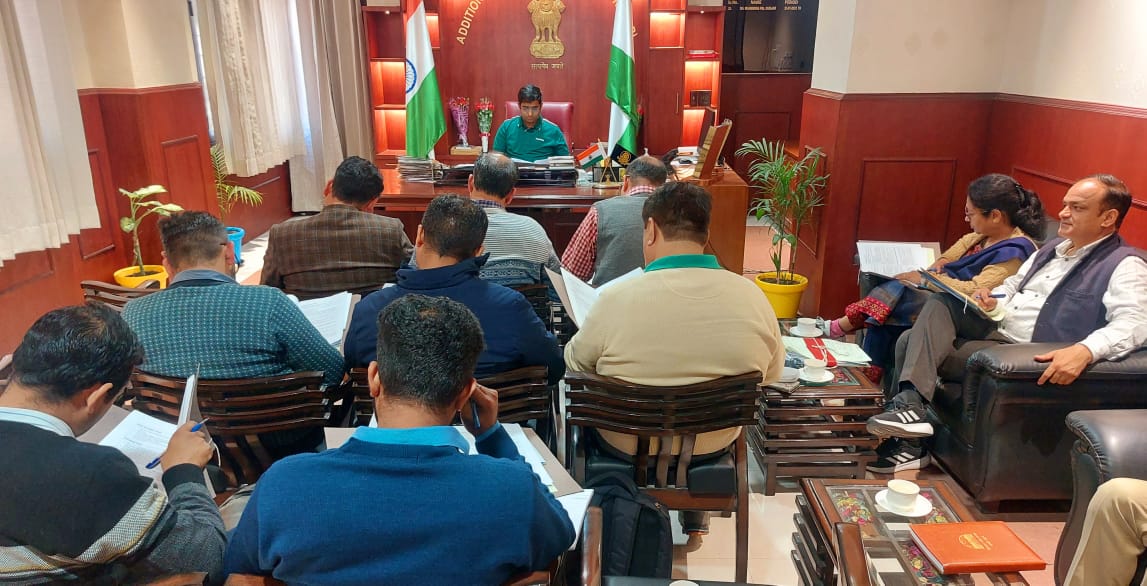 एडीसी ने व्यय निगरानी पर्यवेक्षकों के साथ चुनावी व्यय प्रक्रिया को लेकर की बैठक